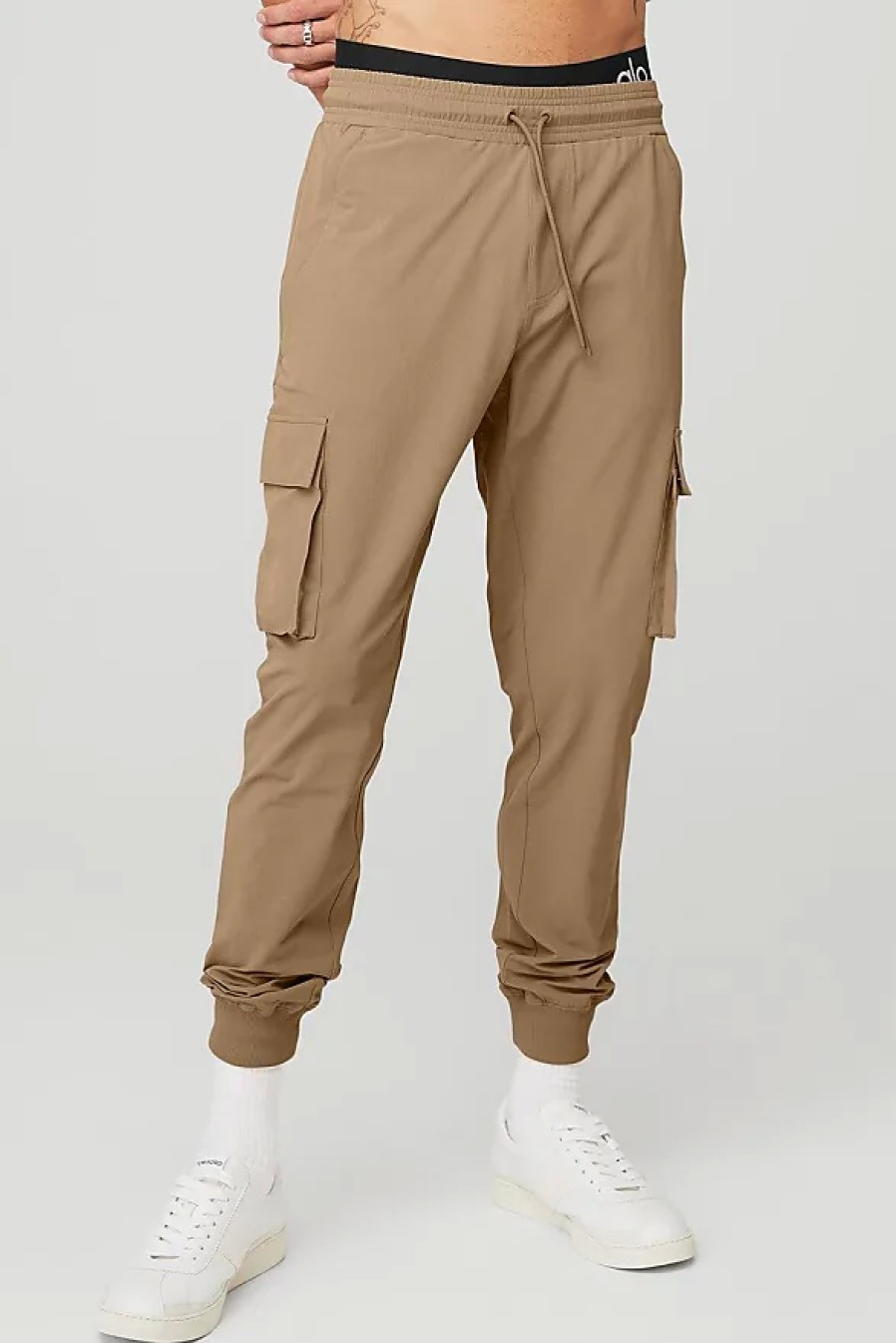 Uomini Alo Yoga Pantaloni | Pantaloni Da Campo Della Divisione Cargo In Beige Ghiaia, Taglia: 2Xl | Alo Yogaae