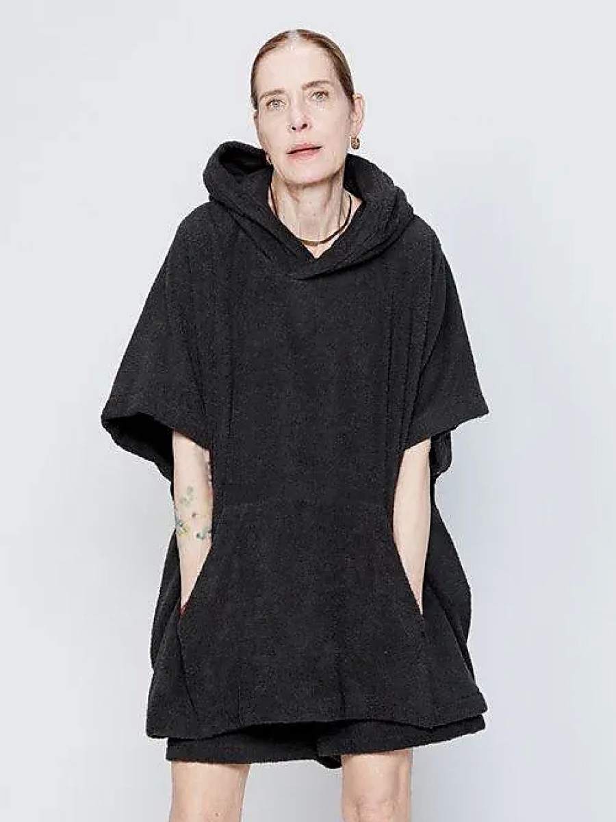 Donne Pieghe per favore Issey Miyake Giacche | Poncho Con Cappuccio In Spugna - Donna - Nero