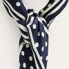 Donne Burberry Sciarpe | Sciarpa Quadrata In Seta Navy Spot Da Donna Boden